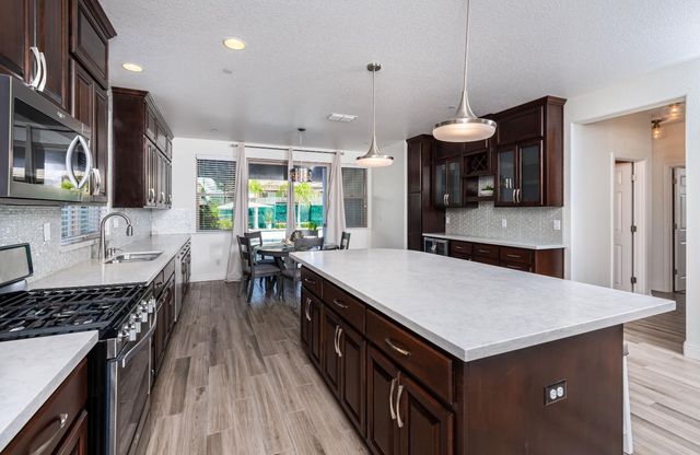 2064 Somers St, Roseville, CA 95747