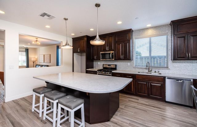 2064 Somers St, Roseville, CA 95747