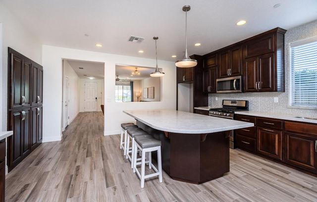 2064 Somers St, Roseville, CA 95747