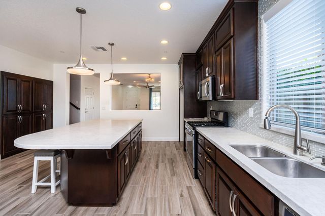 2064 Somers St, Roseville, CA 95747