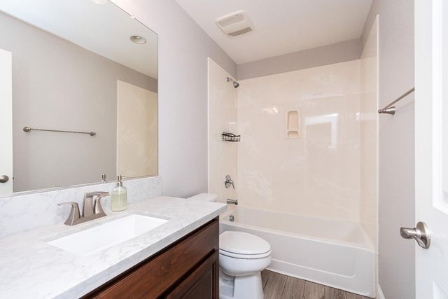 2064 Somers St, Roseville, CA 95747