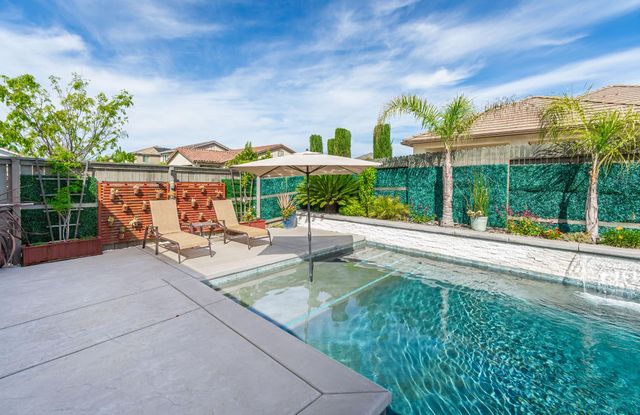 2064 Somers St, Roseville, CA 95747