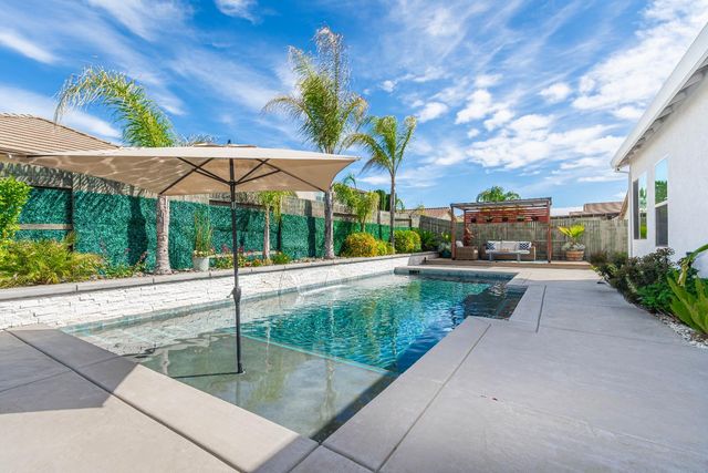 2064 Somers St, Roseville, CA 95747