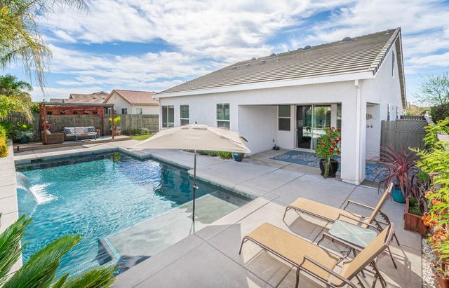 2064 Somers St, Roseville, CA 95747