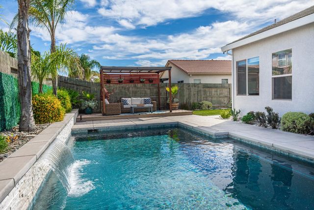 2064 Somers St, Roseville, CA 95747