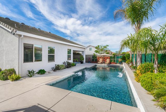 2064 Somers St, Roseville, CA 95747