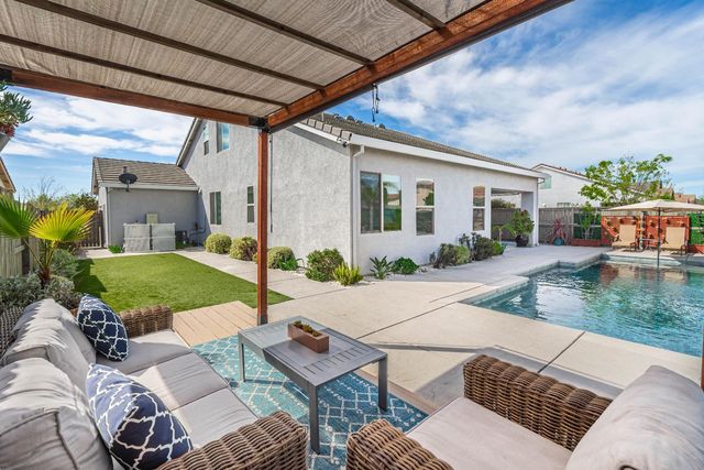 2064 Somers St, Roseville, CA 95747