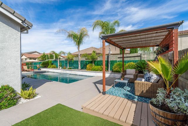 2064 Somers St, Roseville, CA 95747