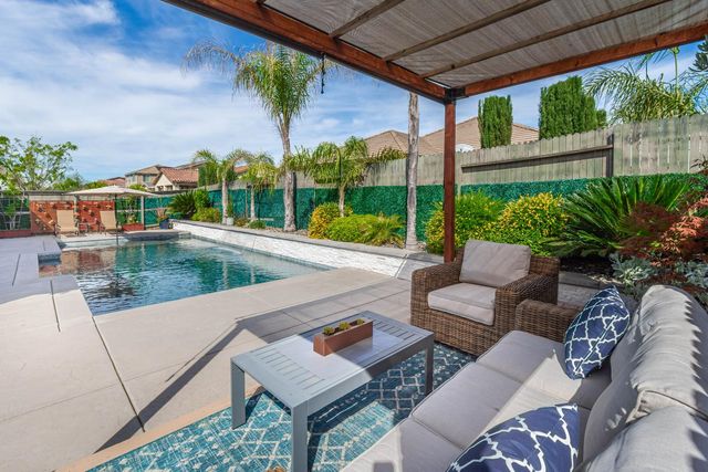 2064 Somers St, Roseville, CA 95747