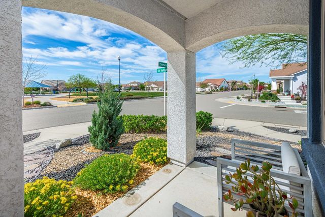 2064 Somers St, Roseville, CA 95747