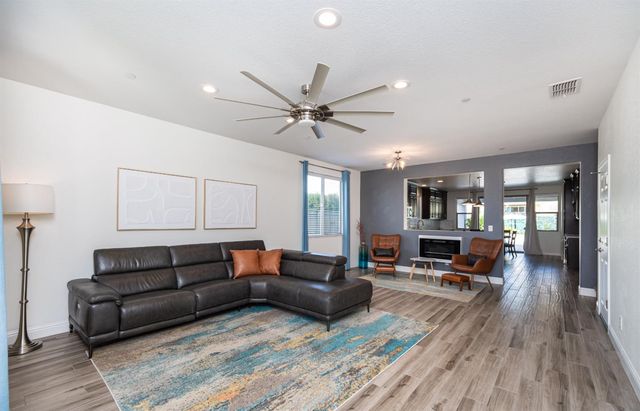 2064 Somers St, Roseville, CA 95747