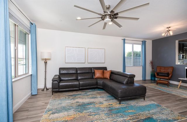 2064 Somers St, Roseville, CA 95747