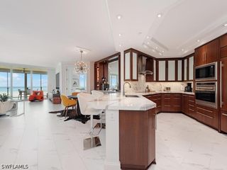 60 Seagate DR 1505, Naples, FL 34103