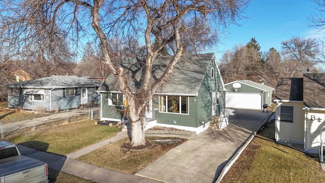 1000 17th St NW, Minot, ND 58703