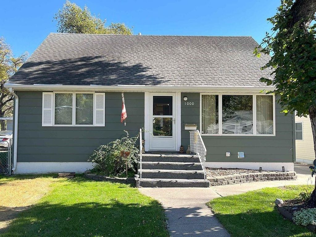 1000 17th St NW, Minot, ND 58703