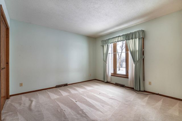 517 N Woodland Drive, Fergus Falls, MN 56537