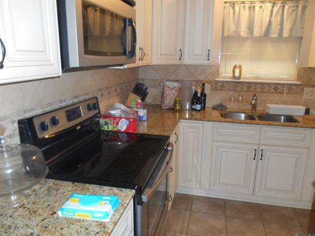 288 Fountainbleau Dr, Baton Rouge, LA 70819