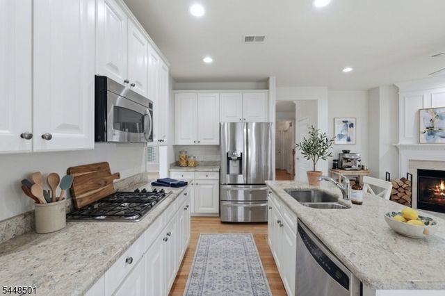 96 Hickory Hill Blvd, Totowa Boro, NJ 07512