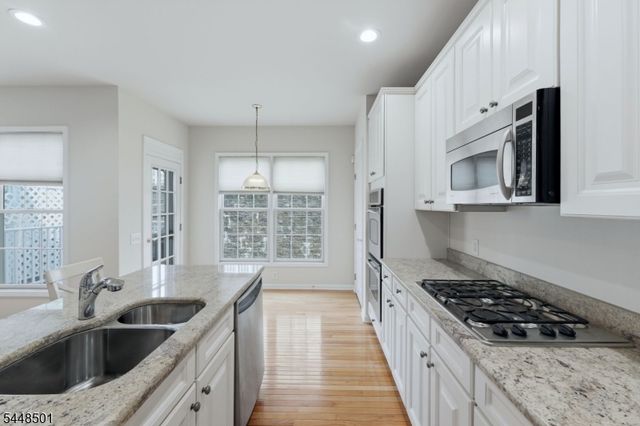 96 Hickory Hill Blvd, Totowa Boro, NJ 07512