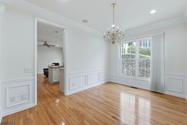 96 Hickory Hill Blvd, Totowa Boro, NJ 07512
