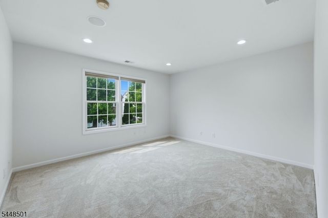 96 Hickory Hill Blvd, Totowa Boro, NJ 07512