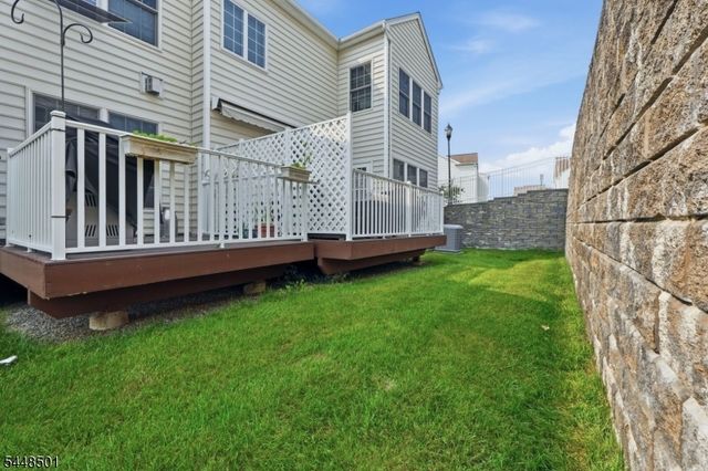 96 Hickory Hill Blvd, Totowa Boro, NJ 07512