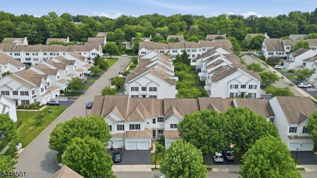 96 Hickory Hill Blvd, Totowa Boro, NJ 07512