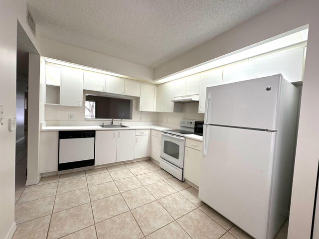 1400 SW 137 Avenue 107f, Pembroke Pines, FL 33027