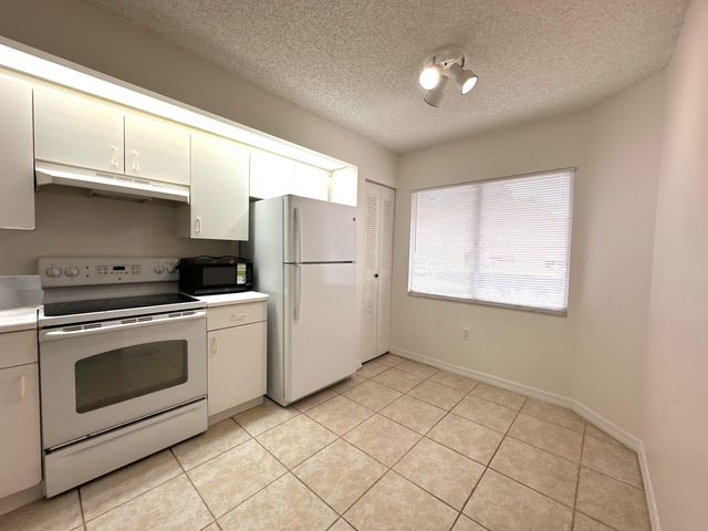 1400 SW 137 Avenue 107f, Pembroke Pines, FL 33027