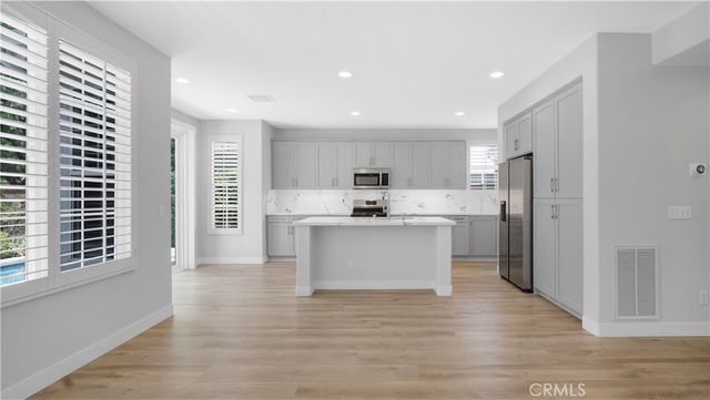 183 Kingswood, Irvine, CA 92620