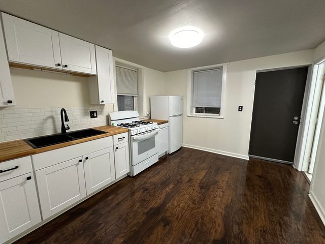 1831 W Melrose Street GARDEN, Chicago, IL 60657