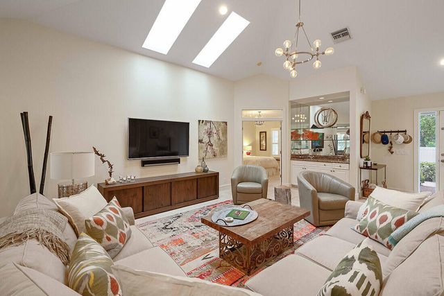 2901 Captains Way, Jupiter, FL 33477