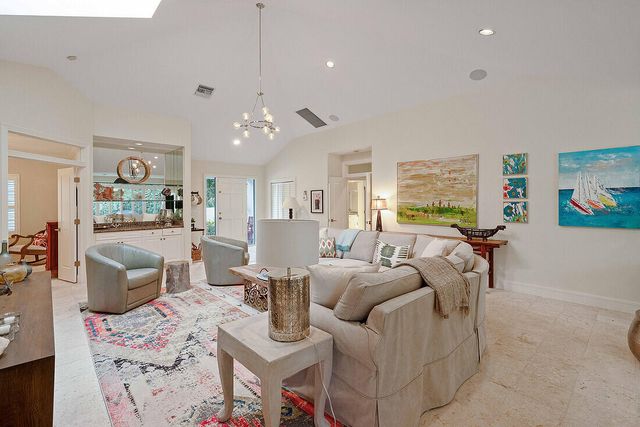 2901 Captains Way, Jupiter, FL 33477