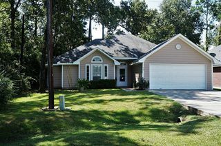 215 Bridgeview Drive, Onalaska, TX 77360