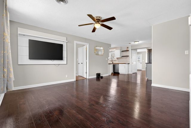 1287 Jostin Dr, Clarksville, TN 37040