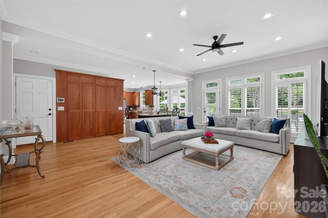 3100 Lakewood Edge Drive, Charlotte, NC 28269