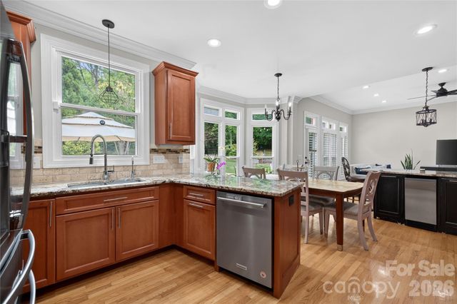 3100 Lakewood Edge Drive, Charlotte, NC 28269