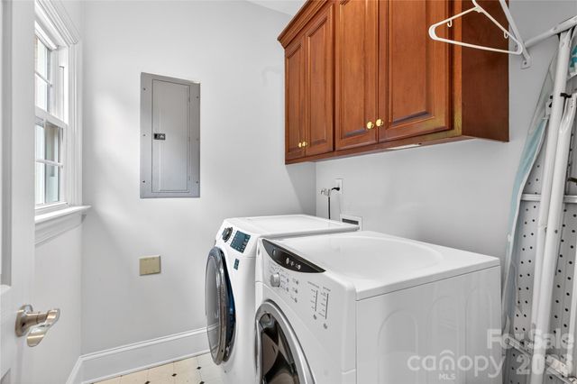 3100 Lakewood Edge Drive, Charlotte, NC 28269