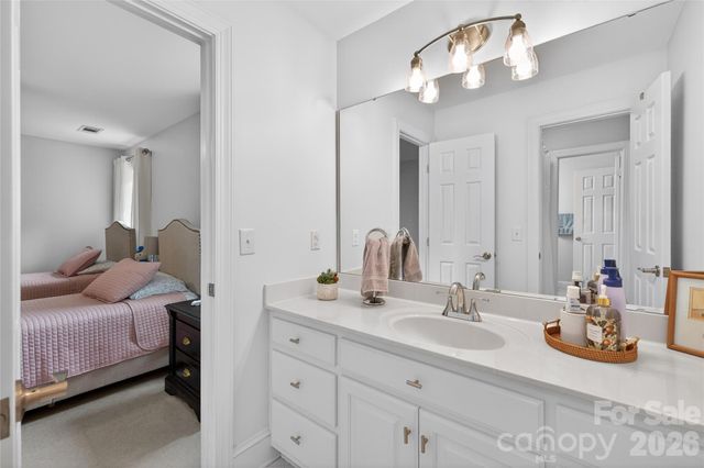 3100 Lakewood Edge Drive, Charlotte, NC 28269