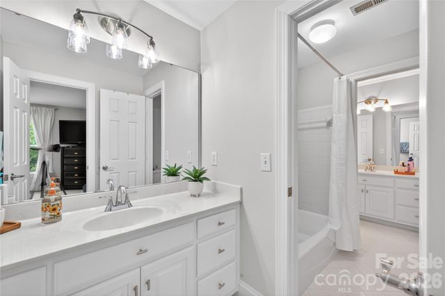 3100 Lakewood Edge Drive, Charlotte, NC 28269