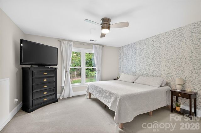 3100 Lakewood Edge Drive, Charlotte, NC 28269