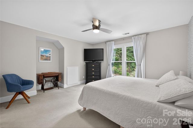 3100 Lakewood Edge Drive, Charlotte, NC 28269