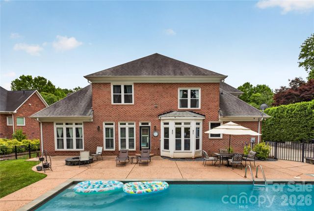 3100 Lakewood Edge Drive, Charlotte, NC 28269
