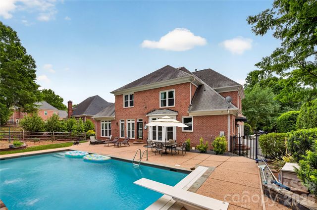 3100 Lakewood Edge Drive, Charlotte, NC 28269