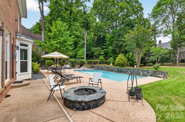 3100 Lakewood Edge Drive, Charlotte, NC 28269