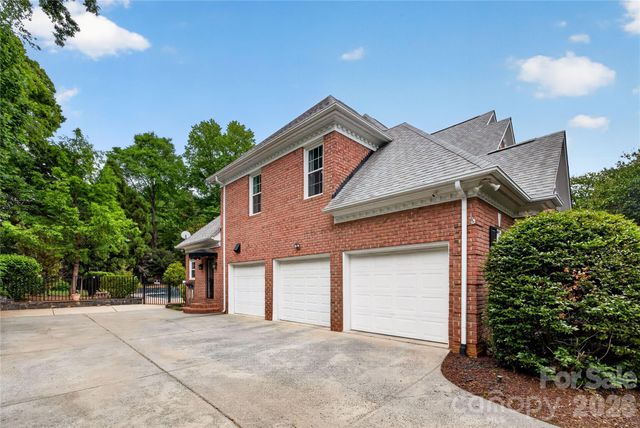 3100 Lakewood Edge Drive, Charlotte, NC 28269