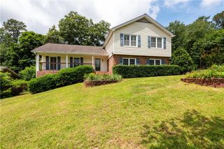 721 Dorsey Circle SW, Lilburn, GA 30047