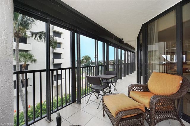 9653 Gulf Shore DR 303, Naples, FL 34108