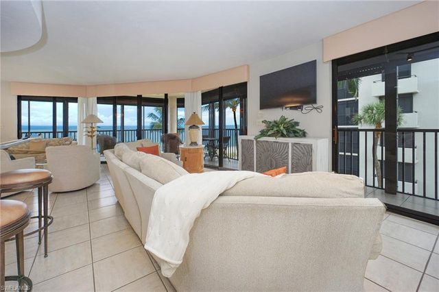 9653 Gulf Shore DR 303, Naples, FL 34108