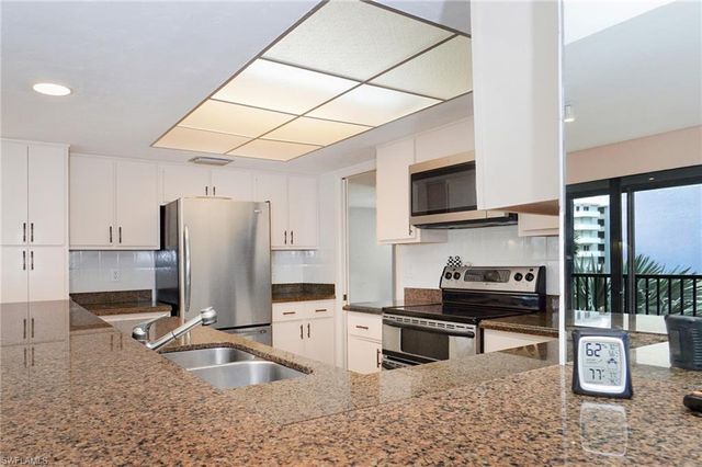 9653 Gulf Shore DR 303, Naples, FL 34108